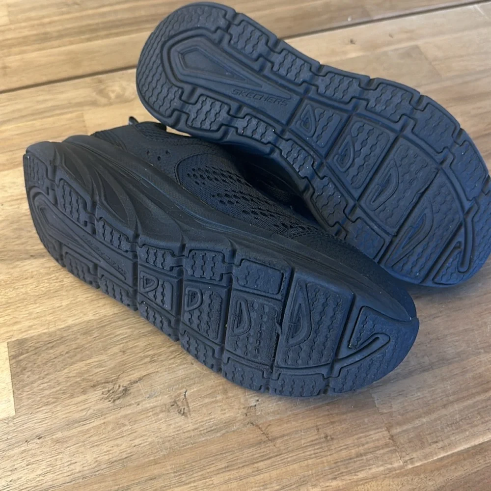 SKECHERS D’LUX WALKER SNEAKERS